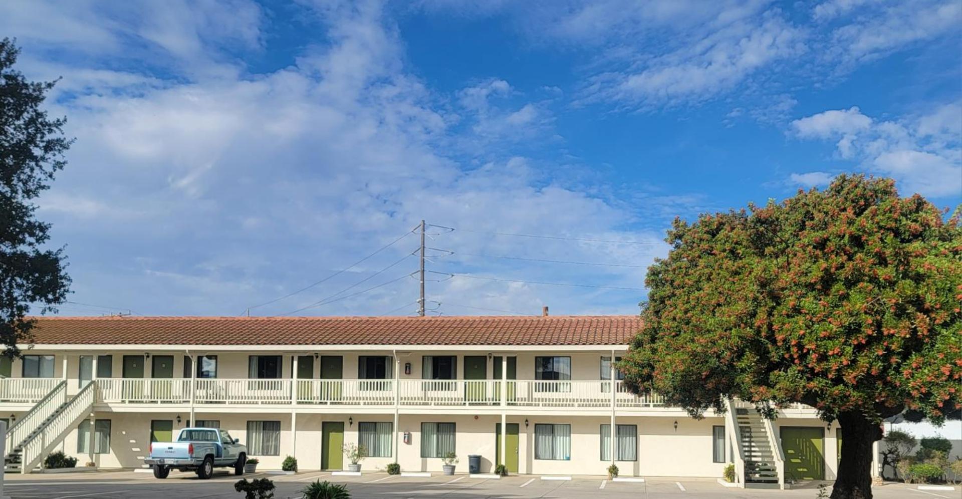 Soledad Motel 8 Extérieur photo