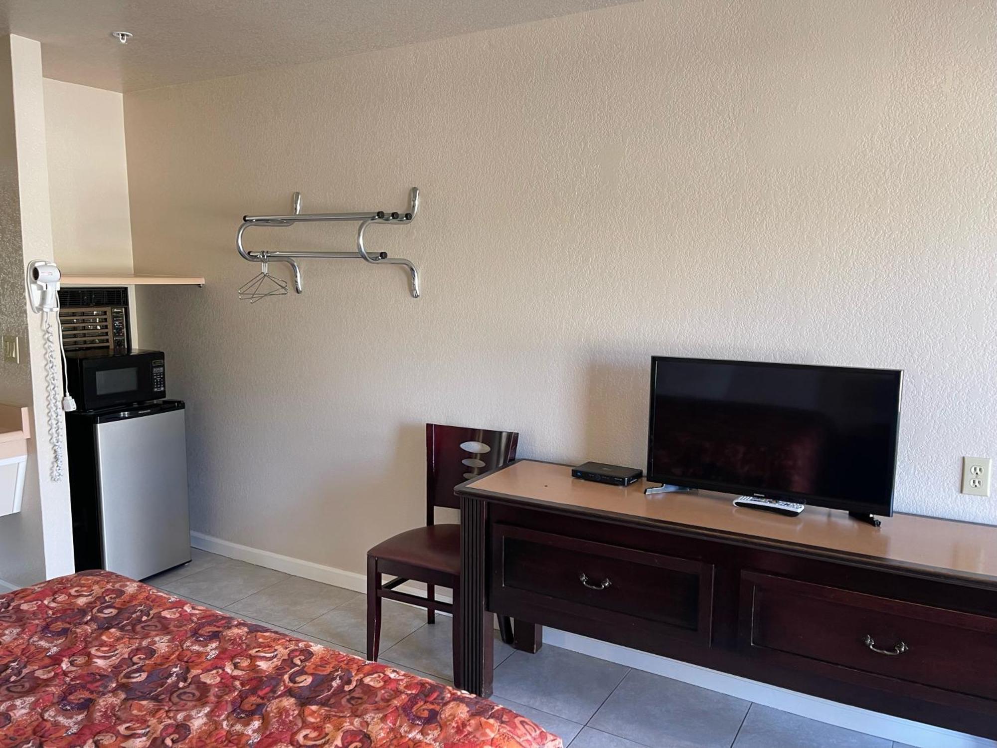 Soledad Motel 8 Extérieur photo